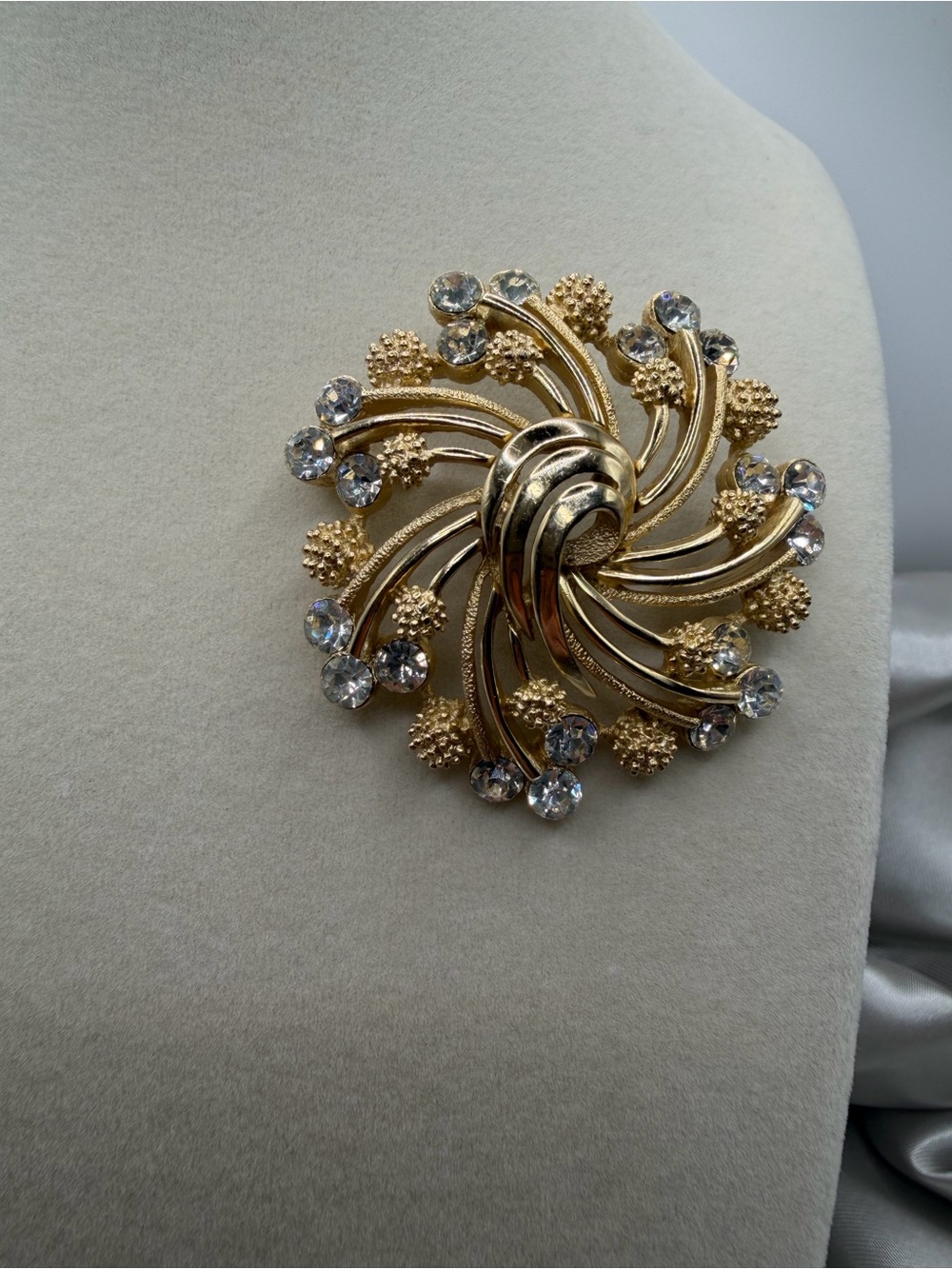 Vintage Crown Trifari Gold Sunburst Swirl Brooch Rhinestone Pin